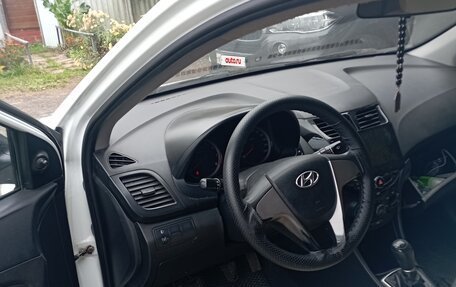 Hyundai Solaris II рестайлинг, 2015 год, 825 000 рублей, 4 фотография