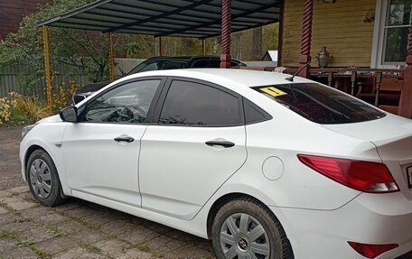 Hyundai Solaris II рестайлинг, 2015 год, 825 000 рублей, 3 фотография