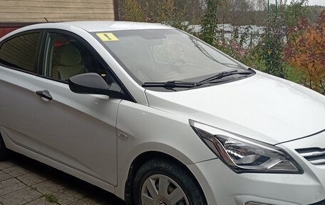 Hyundai Solaris II рестайлинг, 2015 год, 825 000 рублей, 2 фотография