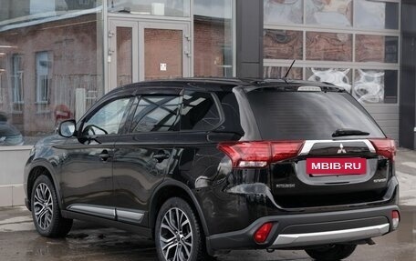 Mitsubishi Outlander III рестайлинг 3, 2015 год, 1 890 000 рублей, 7 фотография