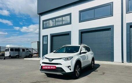 Toyota RAV4, 2017 год, 2 329 000 рублей, 2 фотография