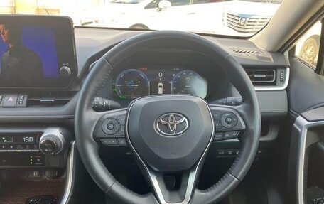 Toyota RAV4, 2022 год, 2 550 001 рублей, 11 фотография