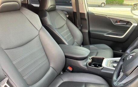 Toyota RAV4, 2022 год, 2 550 001 рублей, 16 фотография