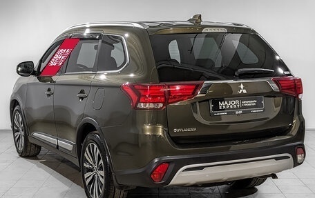 Mitsubishi Outlander III рестайлинг 3, 2020 год, 2 300 000 рублей, 7 фотография