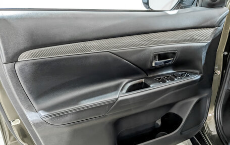 Mitsubishi Outlander III рестайлинг 3, 2020 год, 2 300 000 рублей, 19 фотография