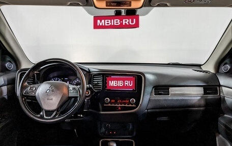 Mitsubishi Outlander III рестайлинг 3, 2020 год, 2 300 000 рублей, 14 фотография