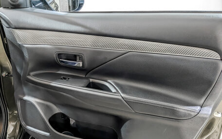 Mitsubishi Outlander III рестайлинг 3, 2020 год, 2 300 000 рублей, 25 фотография