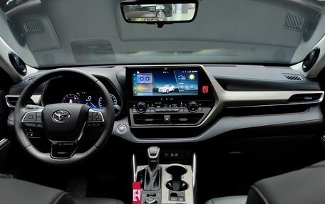 Toyota Highlander, 2025 год, 5 990 000 рублей, 13 фотография