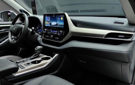 Toyota Highlander, 2025 год, 5 990 000 рублей, 21 фотография