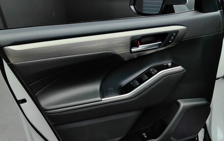 Toyota Highlander, 2025 год, 5 990 000 рублей, 24 фотография