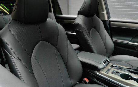 Toyota Highlander, 2025 год, 5 990 000 рублей, 26 фотография