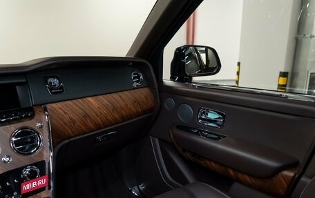 Rolls-Royce Cullinan, 2019 год, 29 900 000 рублей, 21 фотография