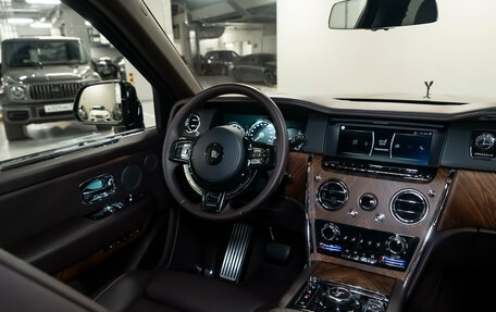 Rolls-Royce Cullinan, 2019 год, 29 900 000 рублей, 25 фотография