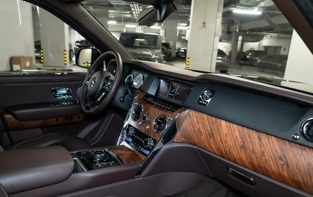 Rolls-Royce Cullinan, 2019 год, 29 900 000 рублей, 26 фотография