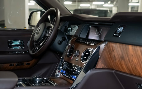 Rolls-Royce Cullinan, 2019 год, 29 900 000 рублей, 28 фотография