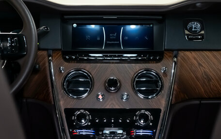 Rolls-Royce Cullinan, 2019 год, 29 900 000 рублей, 24 фотография