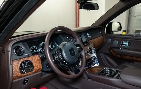 Rolls-Royce Cullinan, 2019 год, 29 900 000 рублей, 19 фотография