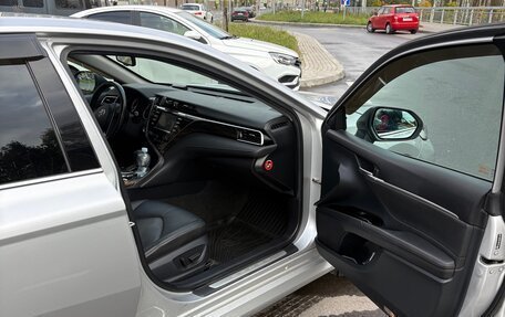 Toyota Camry, 2020 год, 2 700 000 рублей, 6 фотография