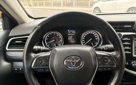 Toyota Camry, 2020 год, 2 700 000 рублей, 10 фотография