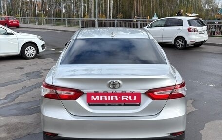 Toyota Camry, 2020 год, 2 700 000 рублей, 4 фотография