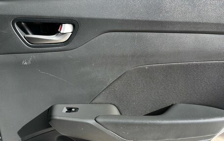 Hyundai Solaris II рестайлинг, 2018 год, 1 025 000 рублей, 19 фотография