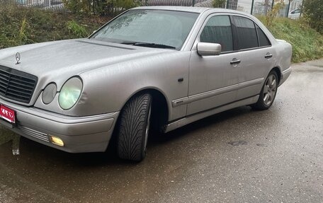 Mercedes-Benz E-Класс, 1998 год, 370 000 рублей, 1 фотография