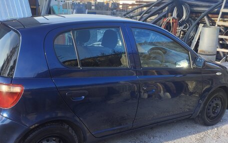 Toyota Vitz, 1999 год, 300 000 рублей, 2 фотография