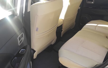 Mitsubishi Outlander III рестайлинг 3, 2014 год, 1 500 000 рублей, 6 фотография