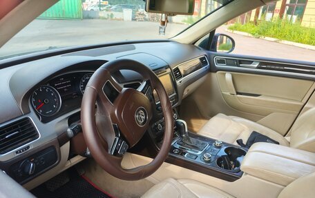Volkswagen Touareg III, 2010 год, 1 799 000 рублей, 10 фотография