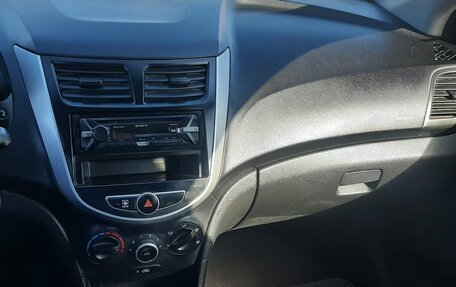 Hyundai Solaris II рестайлинг, 2011 год, 555 555 рублей, 7 фотография