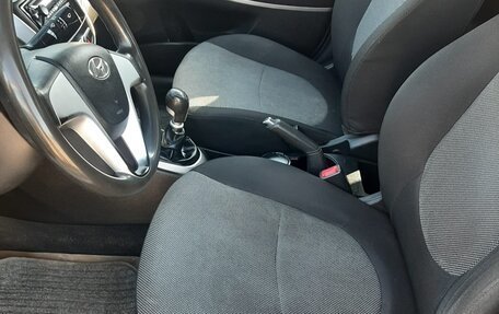 Hyundai Solaris II рестайлинг, 2011 год, 555 555 рублей, 8 фотография