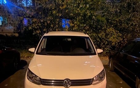Volkswagen Touran III, 2012 год, 1 080 000 рублей, 2 фотография
