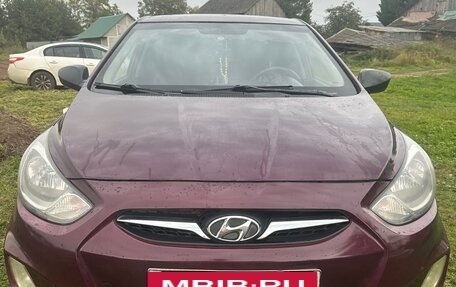 Hyundai Solaris II рестайлинг, 2012 год, 600 000 рублей, 1 фотография