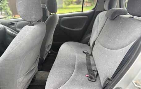 Toyota Yaris I рестайлинг, 2000 год, 599 000 рублей, 9 фотография