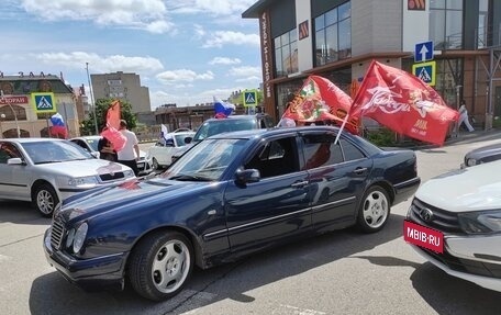 Mercedes-Benz E-Класс, 1997 год, 450 000 рублей, 3 фотография