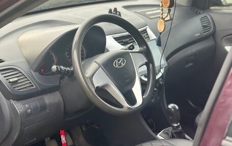 Hyundai Solaris II рестайлинг, 2012 год, 600 000 рублей, 5 фотография