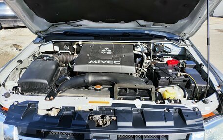 Mitsubishi Pajero IV, 2011 год, 2 450 000 рублей, 29 фотография