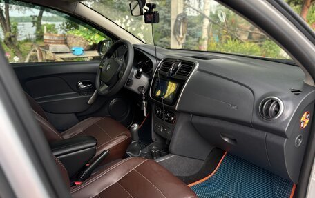 Renault Logan II, 2015 год, 880 000 рублей, 15 фотография