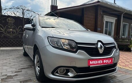 Renault Logan II, 2015 год, 880 000 рублей, 8 фотография