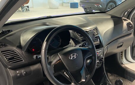 Hyundai Solaris II рестайлинг, 2012 год, 600 000 рублей, 17 фотография