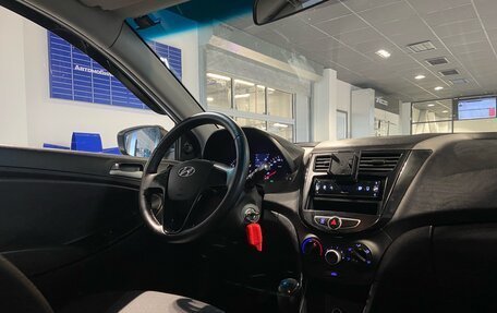 Hyundai Solaris II рестайлинг, 2012 год, 600 000 рублей, 24 фотография