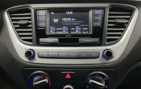 Hyundai Solaris II рестайлинг, 2017 год, 1 300 000 рублей, 19 фотография