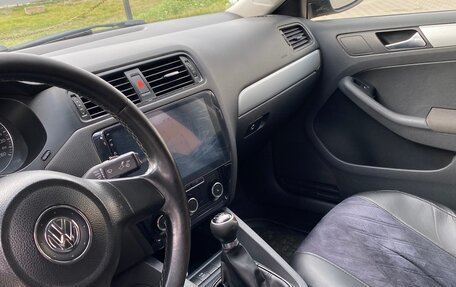 Volkswagen Jetta VI, 2011 год, 1 050 000 рублей, 10 фотография