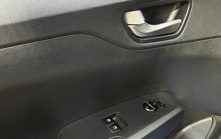 Hyundai Solaris II рестайлинг, 2017 год, 990 000 рублей, 13 фотография