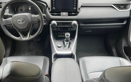 Toyota RAV4, 2020 год, 4 050 000 рублей, 9 фотография