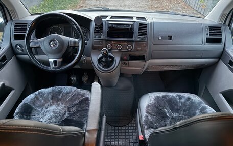 Volkswagen Caravelle T5, 2011 год, 1 590 000 рублей, 13 фотография