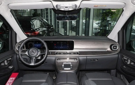 Mercedes-Benz V-Класс, 2025 год, 11 670 000 рублей, 2 фотография