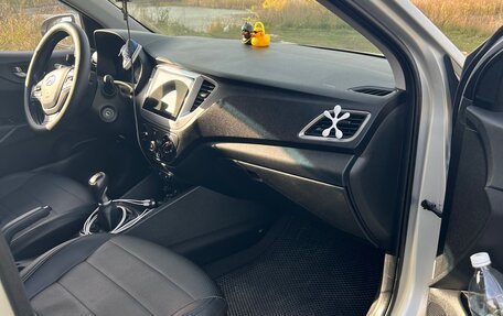 Hyundai Solaris II рестайлинг, 2017 год, 1 200 000 рублей, 5 фотография