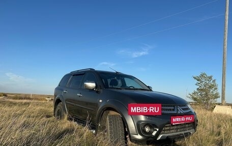 Mitsubishi Pajero Sport II рестайлинг, 2014 год, 1 490 000 рублей, 2 фотография