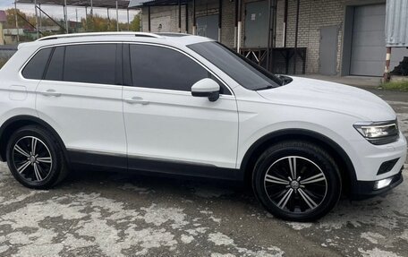 Volkswagen Tiguan II, 2017 год, 2 400 000 рублей, 2 фотография
